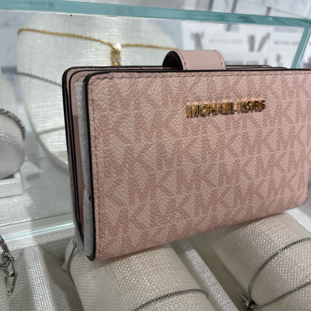 MICHAEL KORS Jet Set Medm Signature Logo BiFold Zip CN Wallet
Powder Blush 
NWT - Picture 6 of 16